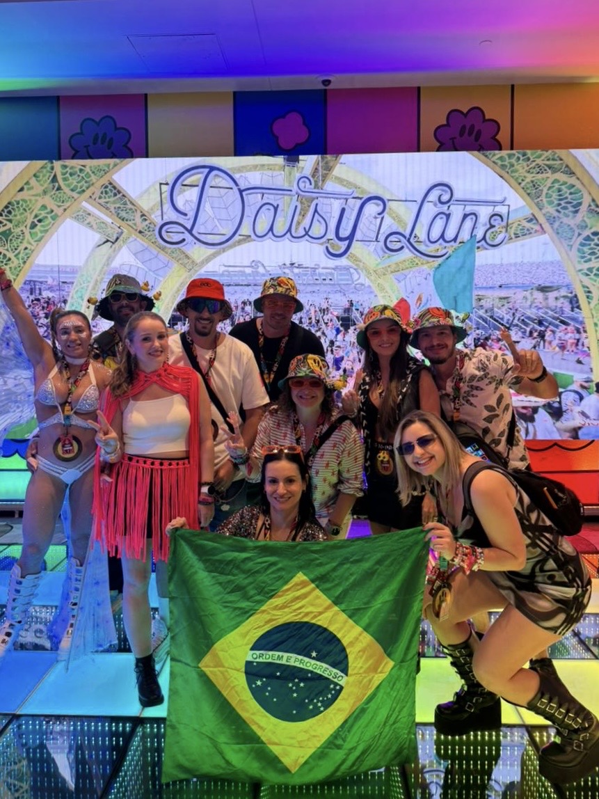 Grupo da Never Ends reunido no EDC Las Vegas