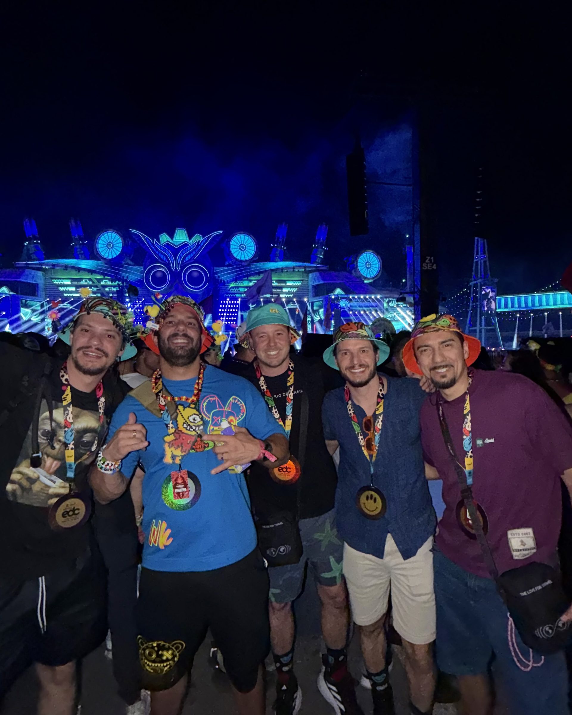 Viajantes da Never Ends curtindo o EDC Las Vegas