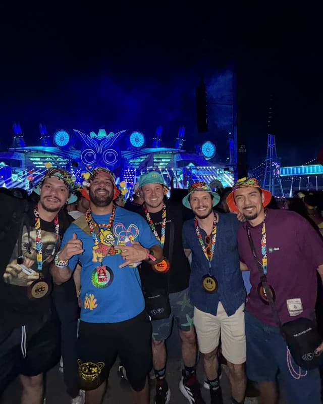 Viajantes da Never Ends curtindo o EDC Las Vegas